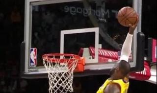 詹姆斯扣篮扣碎篮板 詹姆斯扣篮扣碎篮板