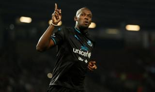 曼联主场球场名字